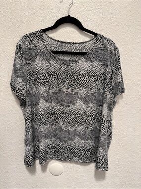 Black & White Snakeskin Print Women's Top